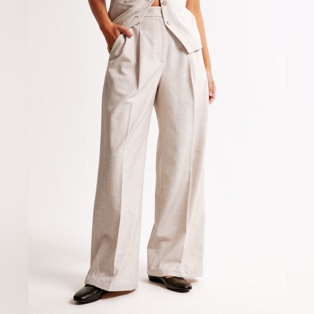 Abercrombie Curve Love Tailored Ultra Wide Leg Pant in Oatmeal Cream size 27